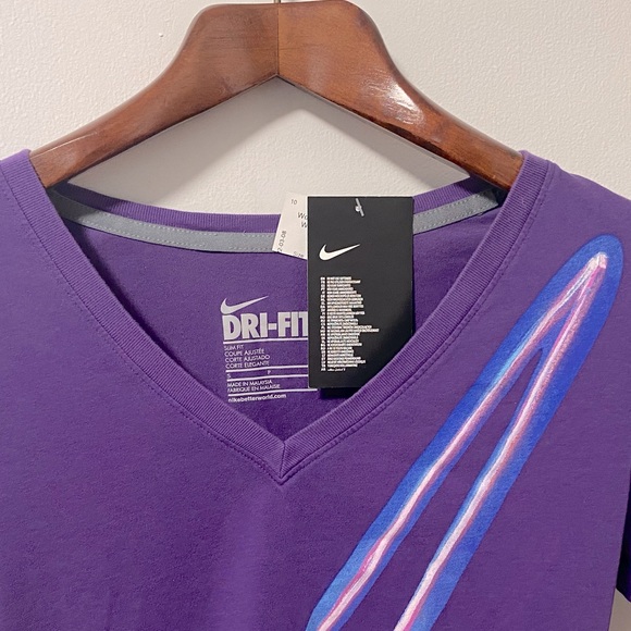 NWT Nike T-Shirt SMALL - Picture 3 of 3